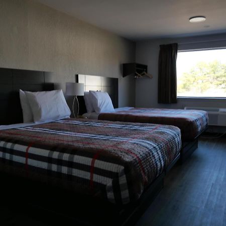 Hilltop Express Inn Гротон Экстерьер фото
