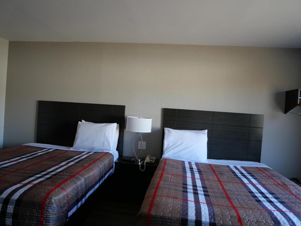 Hilltop Express Inn Гротон Экстерьер фото