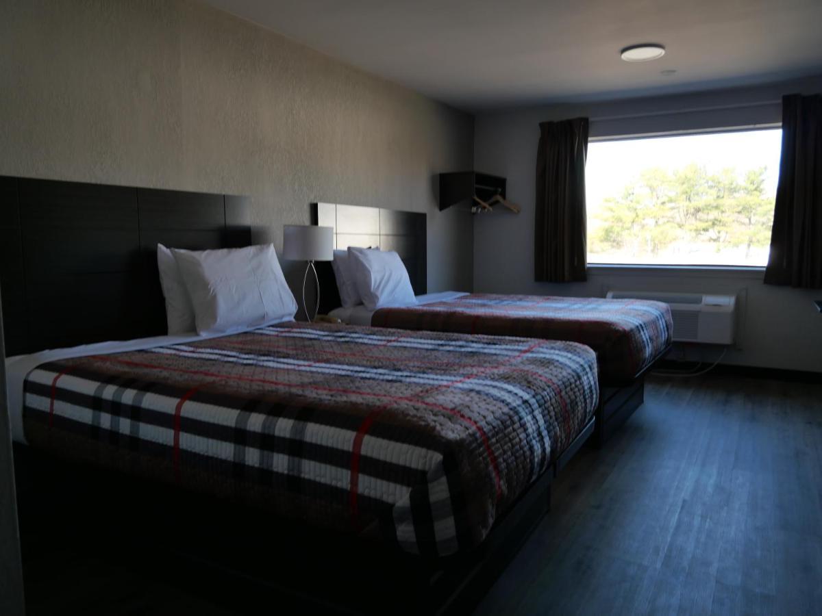 Hilltop Express Inn Гротон Экстерьер фото