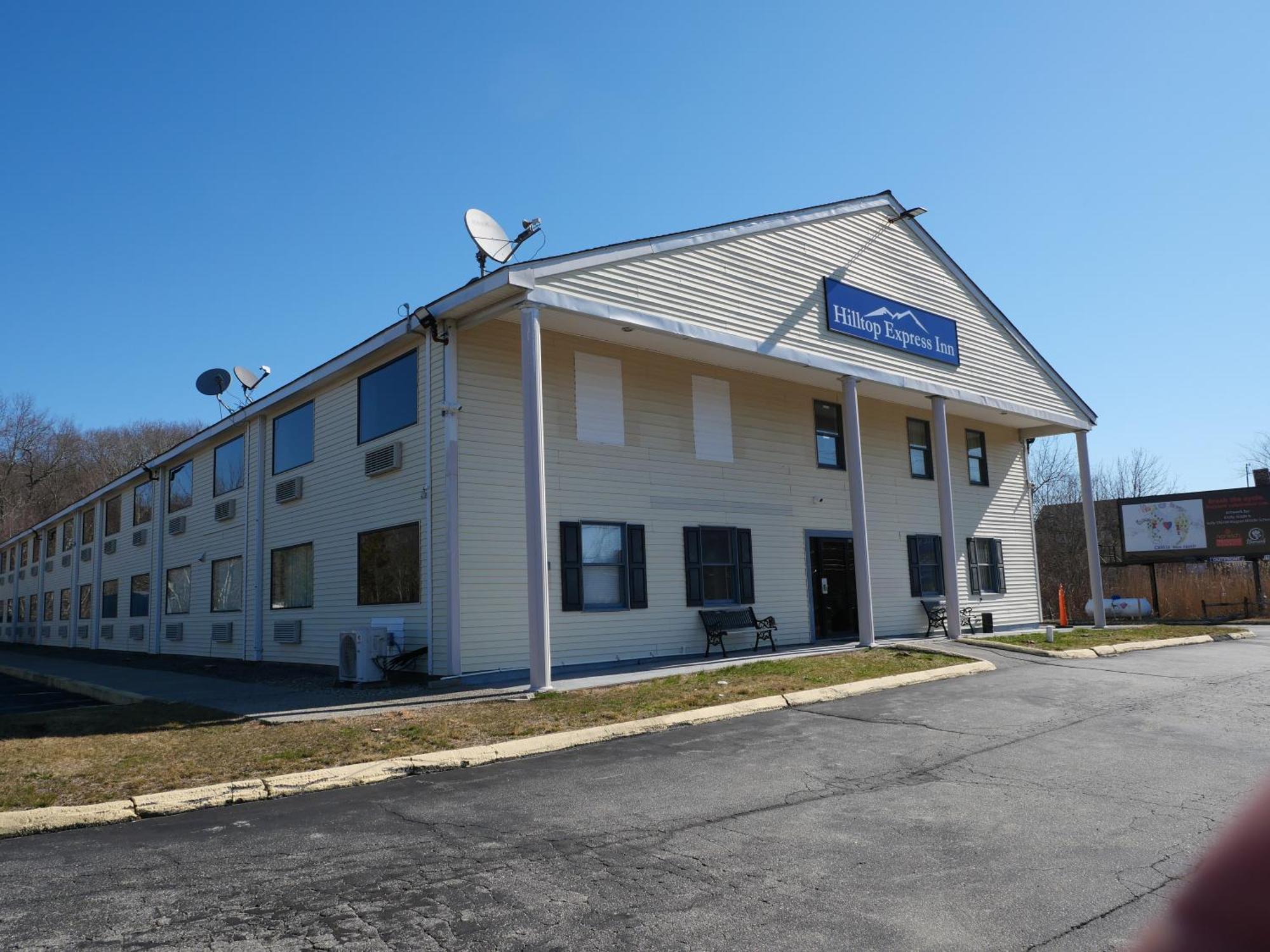 Hilltop Express Inn Гротон Экстерьер фото